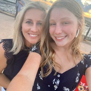 Meet your Posher, Abigail